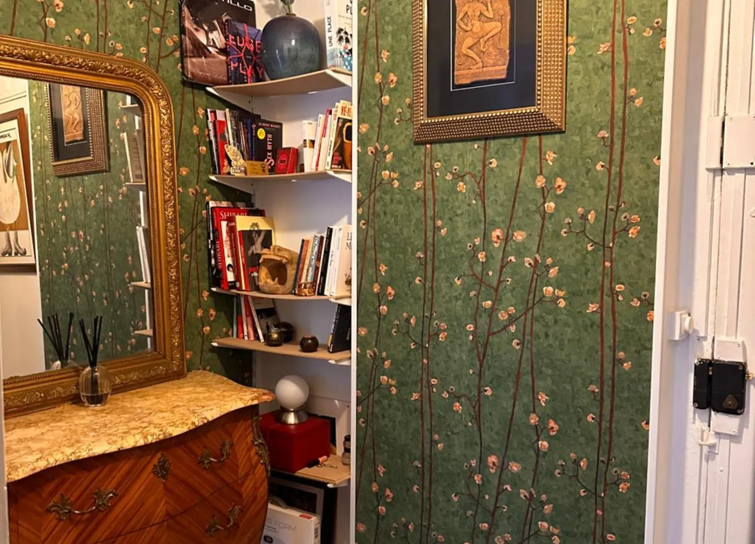Apartment Spicy Stay And Play In The Heart Of Paris